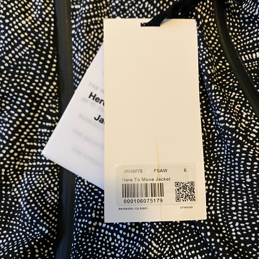 NWT Lululemon Here To Move Jacket, Sz 6, Free Spirit Alpine White Black - Picture 3 of 9